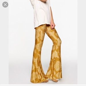 Novella Royale in gold dahlia